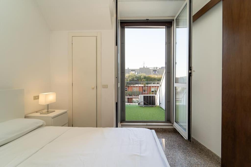 5 Giornate Apt Con Terrazzo E Garage Privato Milão Exterior foto