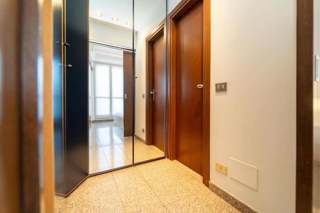 5 Giornate Apt Con Terrazzo E Garage Privato Milão Exterior foto