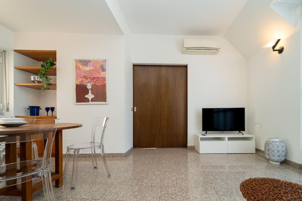 5 Giornate Apt Con Terrazzo E Garage Privato Milão Exterior foto