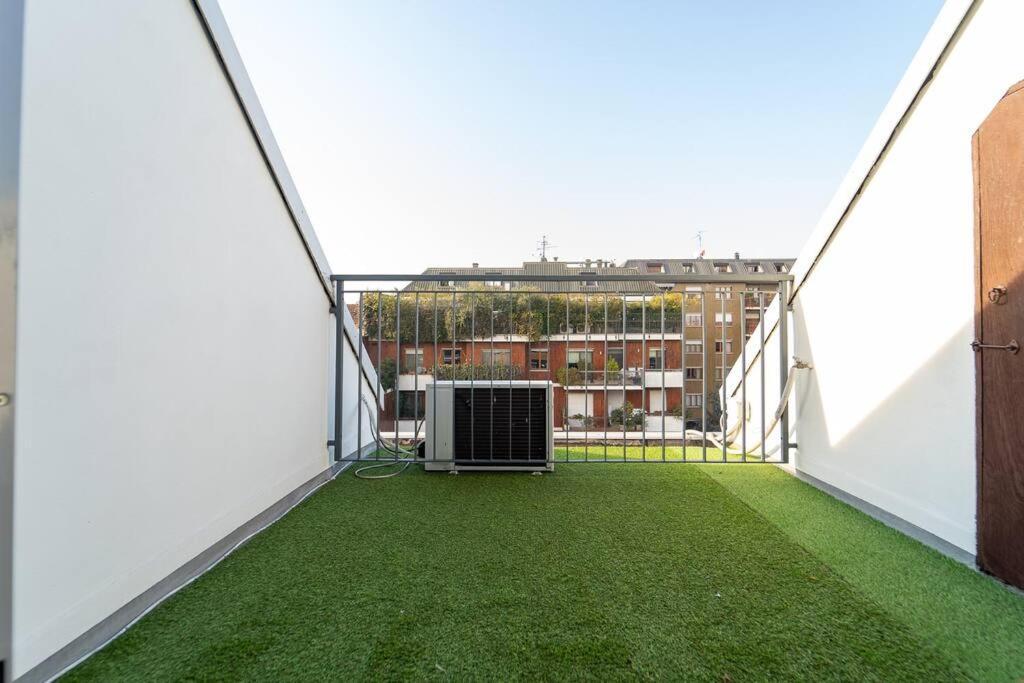 5 Giornate Apt Con Terrazzo E Garage Privato Milão Exterior foto
